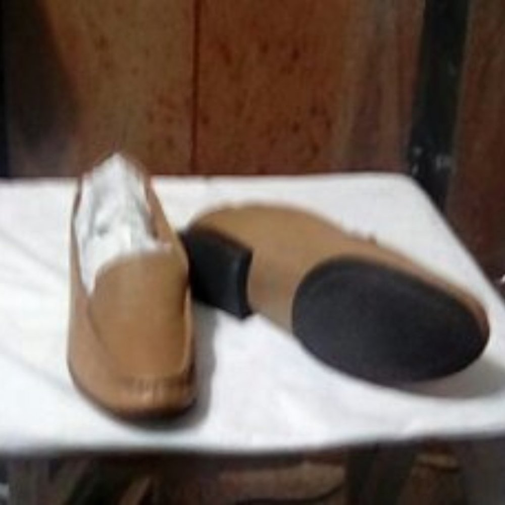 Ladies loafer, tan, leather size 8N